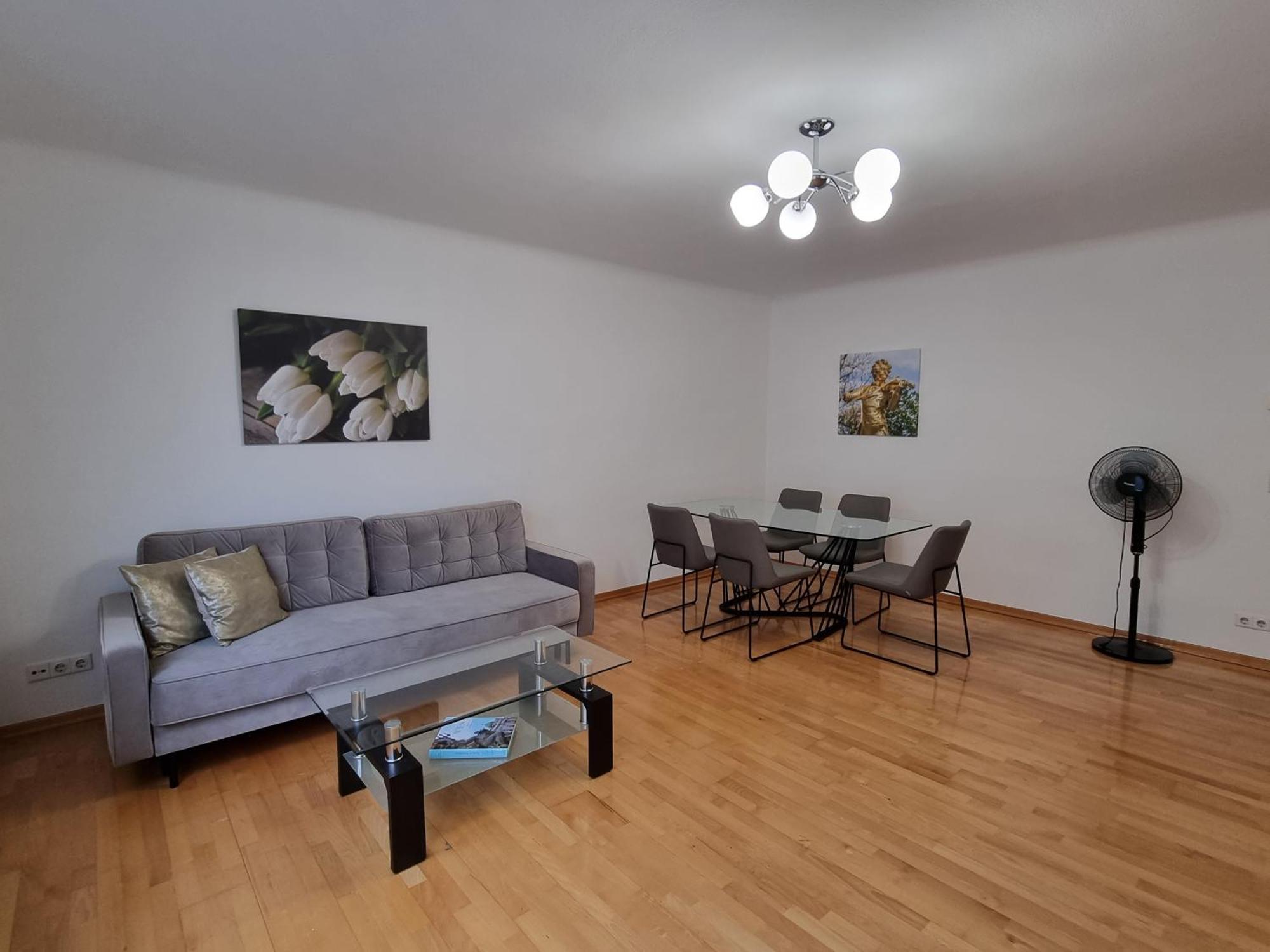 Prestige Vienna Apartment Bagian luar foto